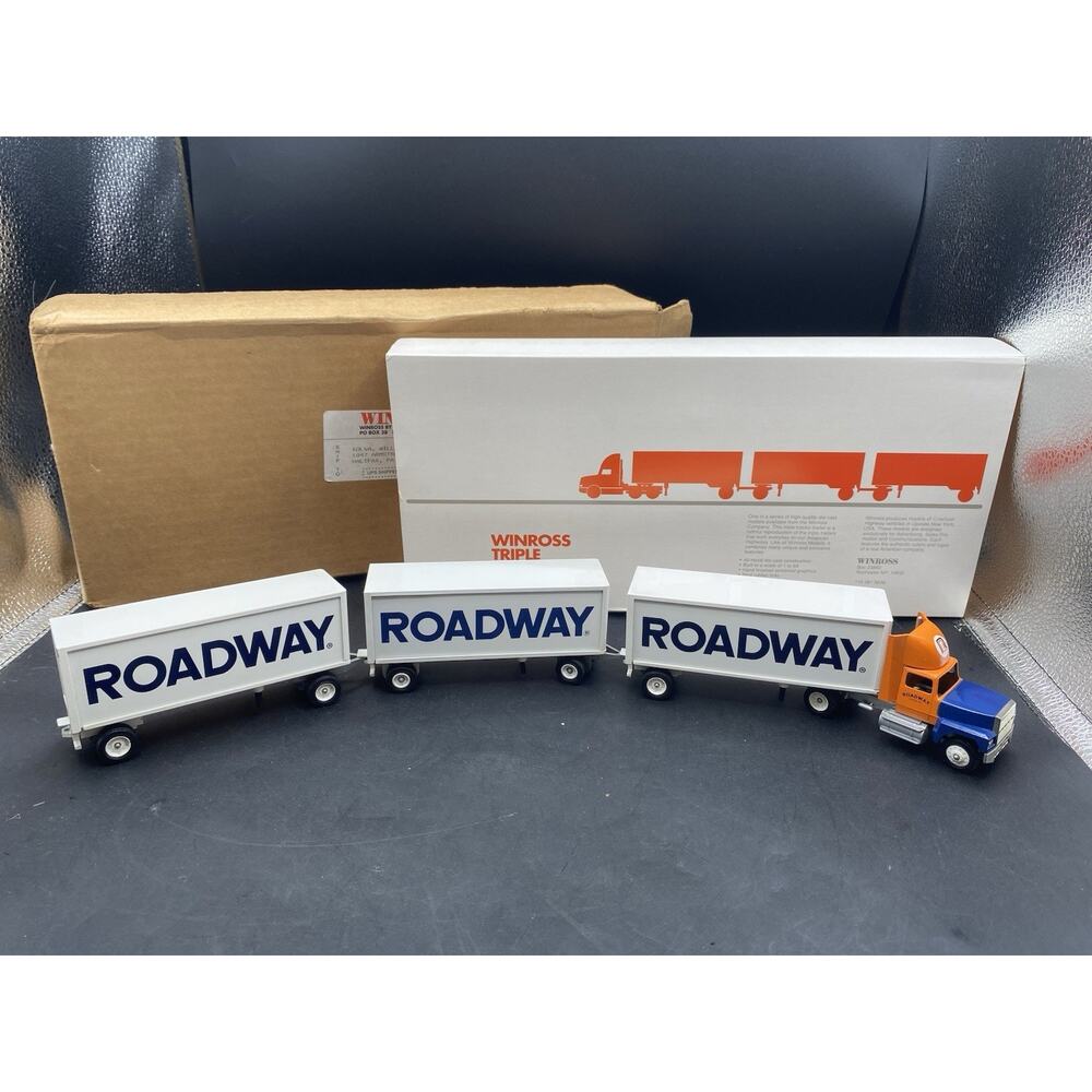 Roadway Triples Combination 1993 Winross 1/64th Scale Truck